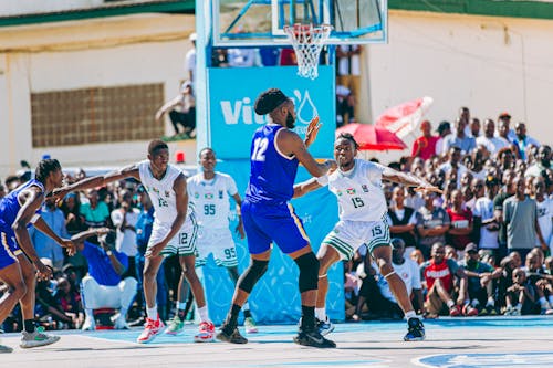 篮球中如何判断对方的意图？